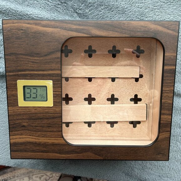 Glass Top Cedar Humidor Cigar Box with Digital Hygrometer Holds 25-50 Cigars - Picture 4 of 4